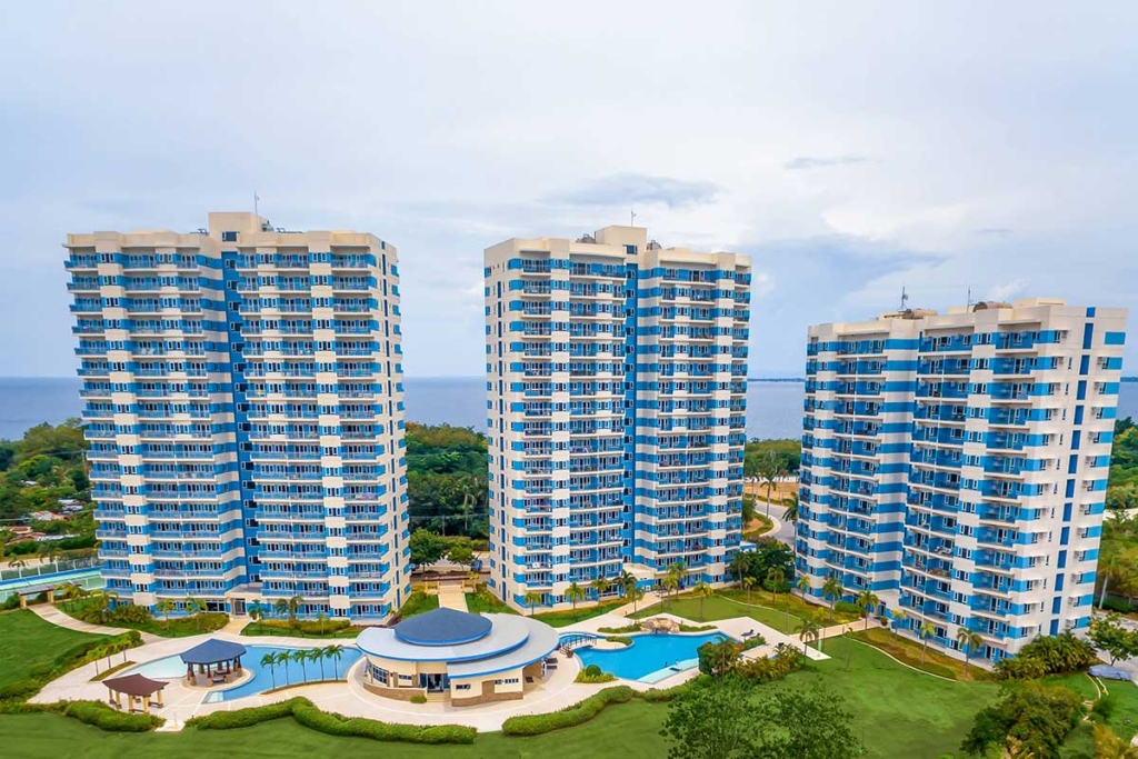 AmiSa Private Residences Facade